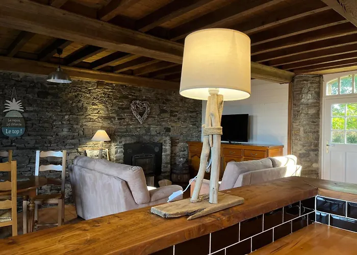 Proche De La Chez Hippolyte Surville (Manche)